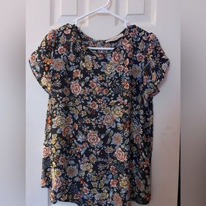 Super cute Navy Loft shortsleeved blouse with fun button detail on the back!